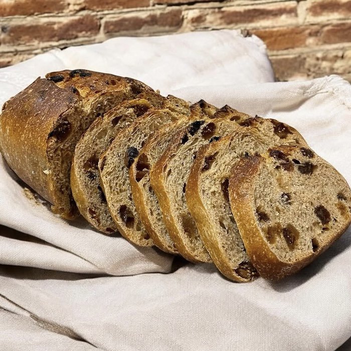 Pain au petit épeautre, figue et raisin