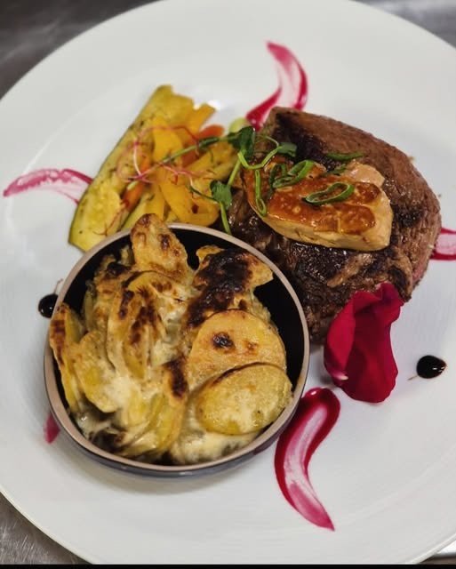 Pièce de viande, foie gras et gratin